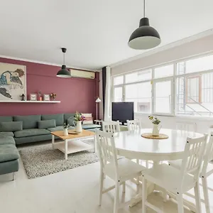 https://missafir-stylish-and-central-flat-in-istanbul.istanbul-turkeyhotels.com